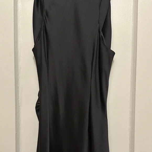 Elegant Black Dress - Picture 8 of 8